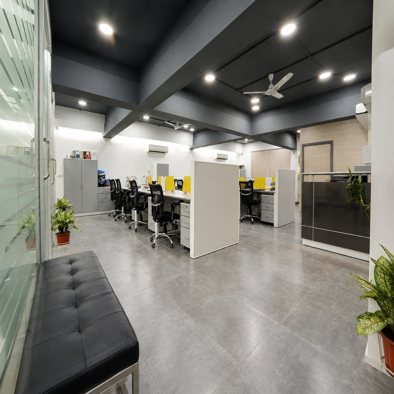 FinanceCompanysOffice-250kb